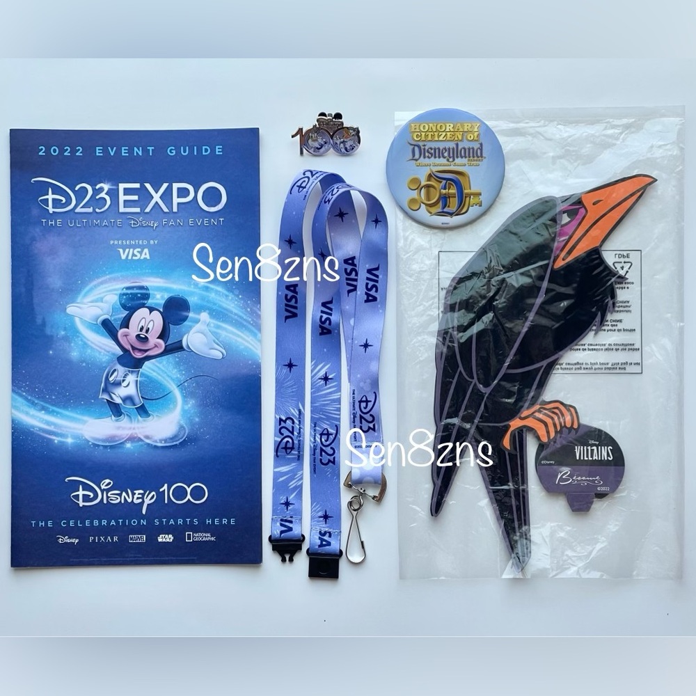 D23 Expo 2022 Disney Villains Besamé Diablo Magnetic Shoulder Velvet Raven Lot 5